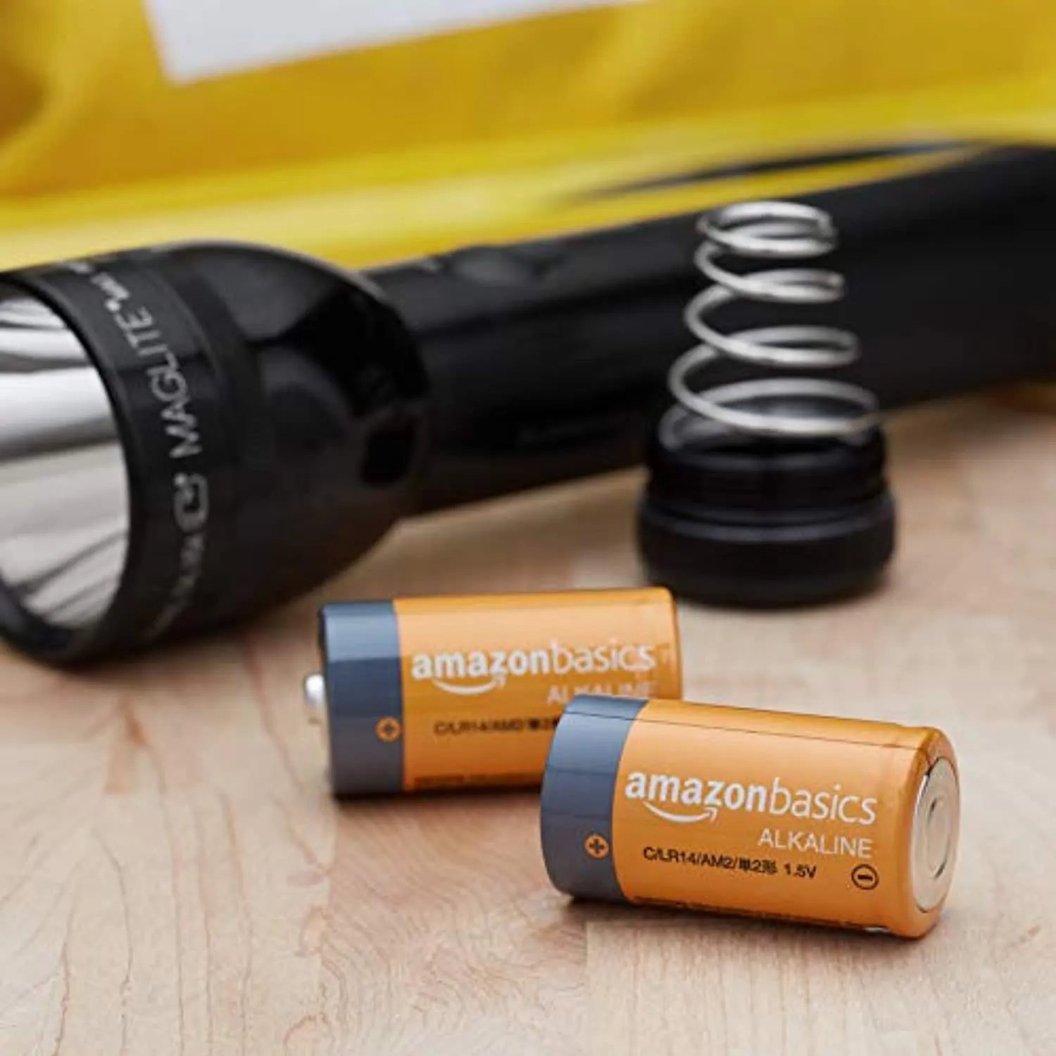 Amazon Basics - Batterie alcaline mezza torcia, 1.5 volt, per uso quotidiano, confezione da 12 (l’aspetto potrebbe variare dall’