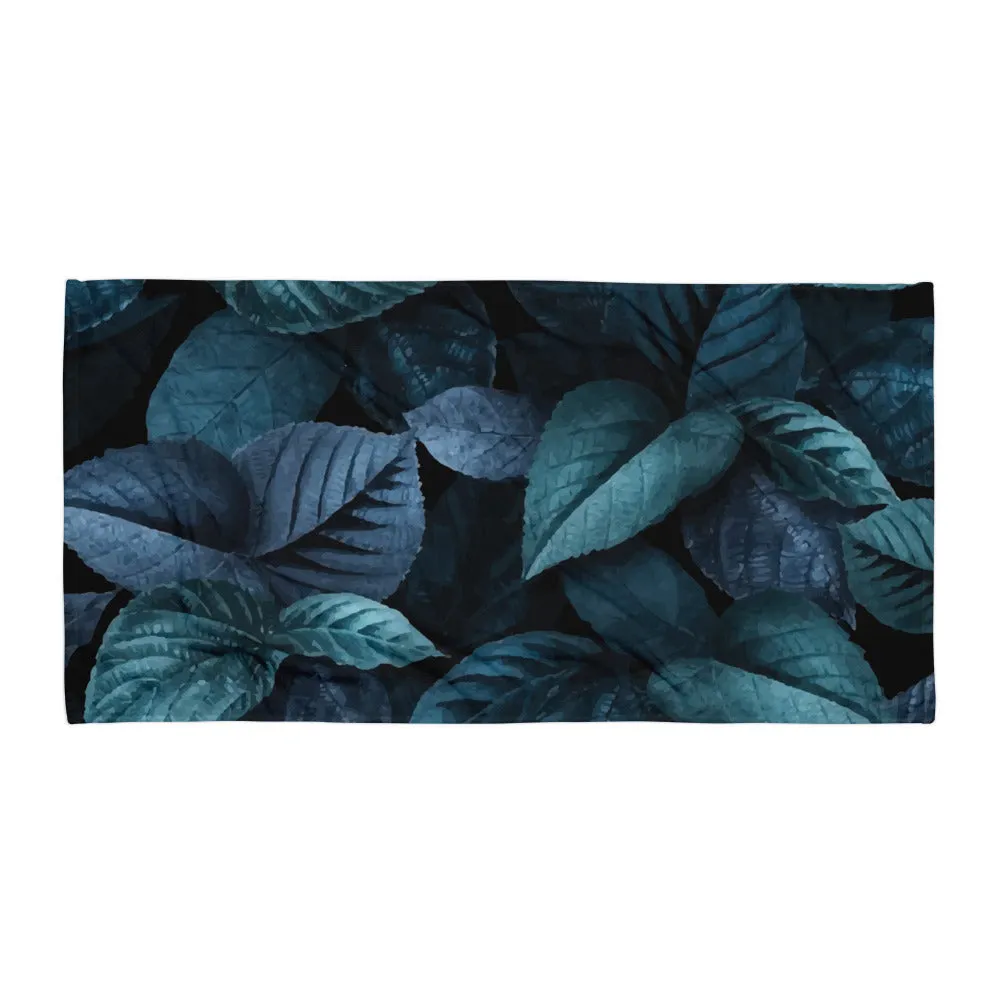 Asciugamano blu con foglie verde scuro