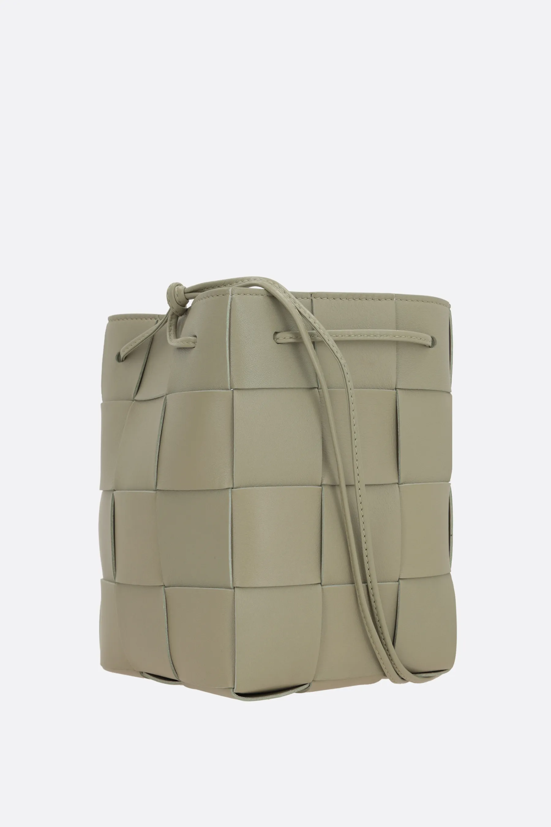  BOTTEGA VENETA borsa a secchiello Cassette small in Maxi Intrecciato nappa 
