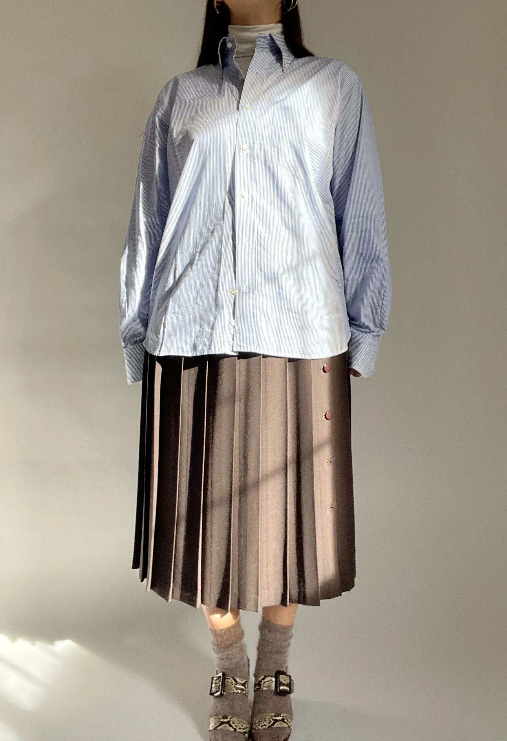 Camicia sartoriale maschile a righe azzurre e bianche