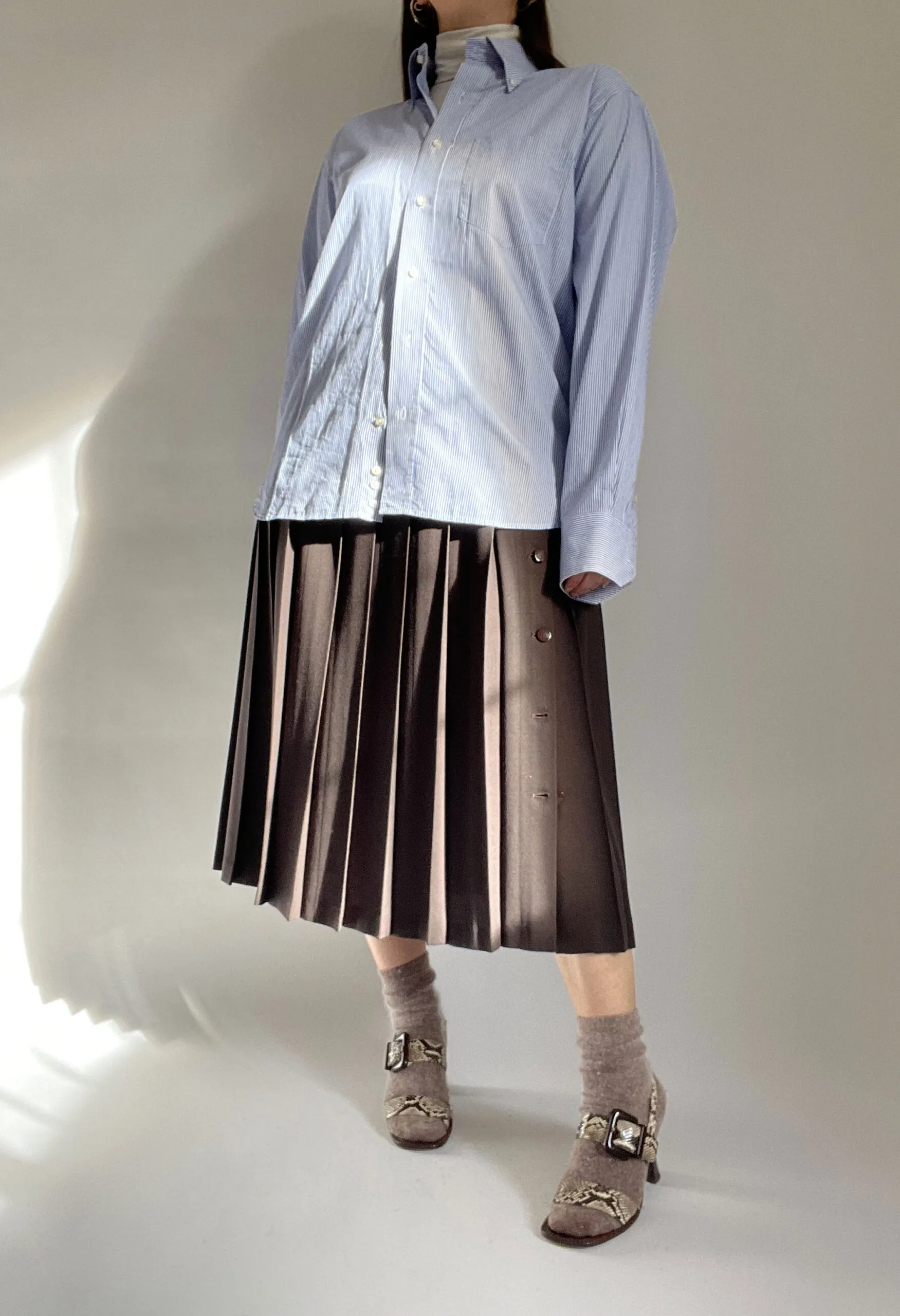 Camicia sartoriale maschile a righe azzurre e bianche