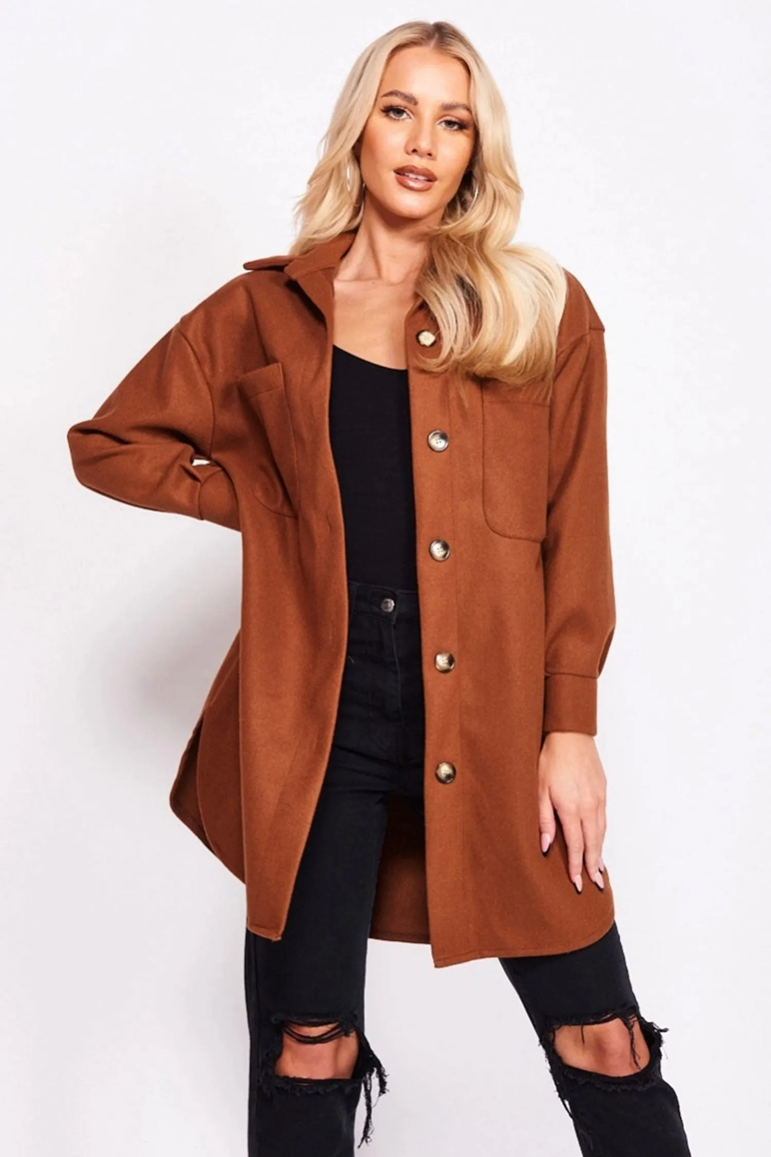 Cappotto camel con bottoni