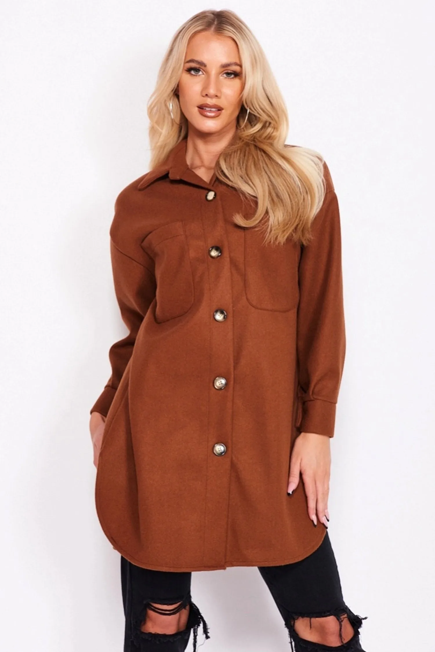 Cappotto camel con bottoni
