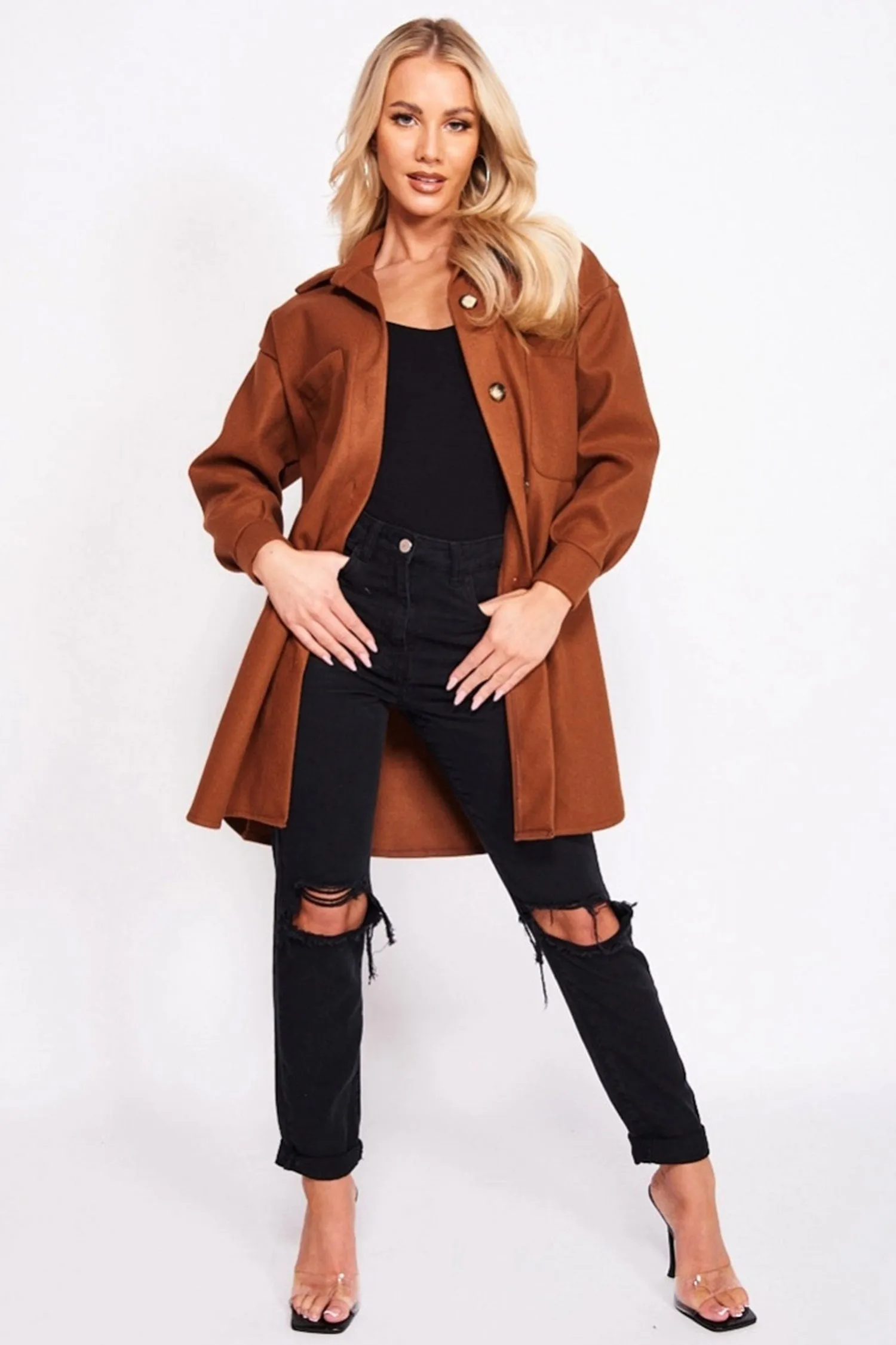 Cappotto camel con bottoni