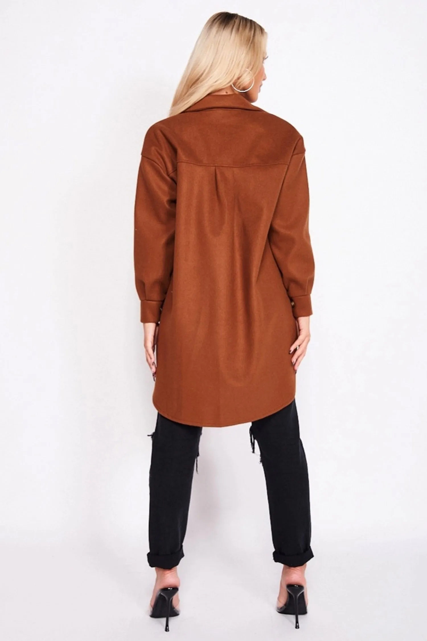 Cappotto camel con bottoni