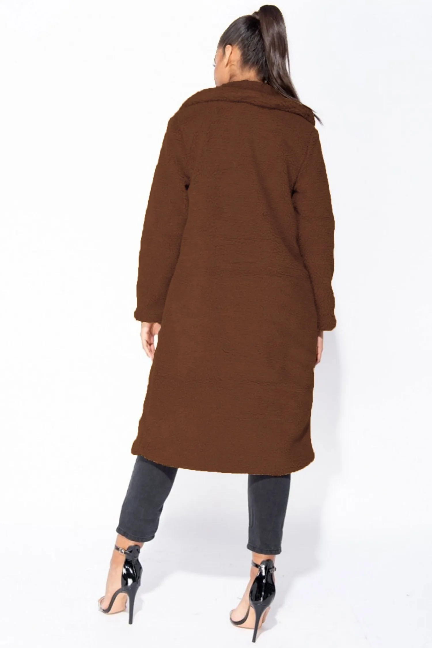 Cappotto teddy marrone lungo con tasche