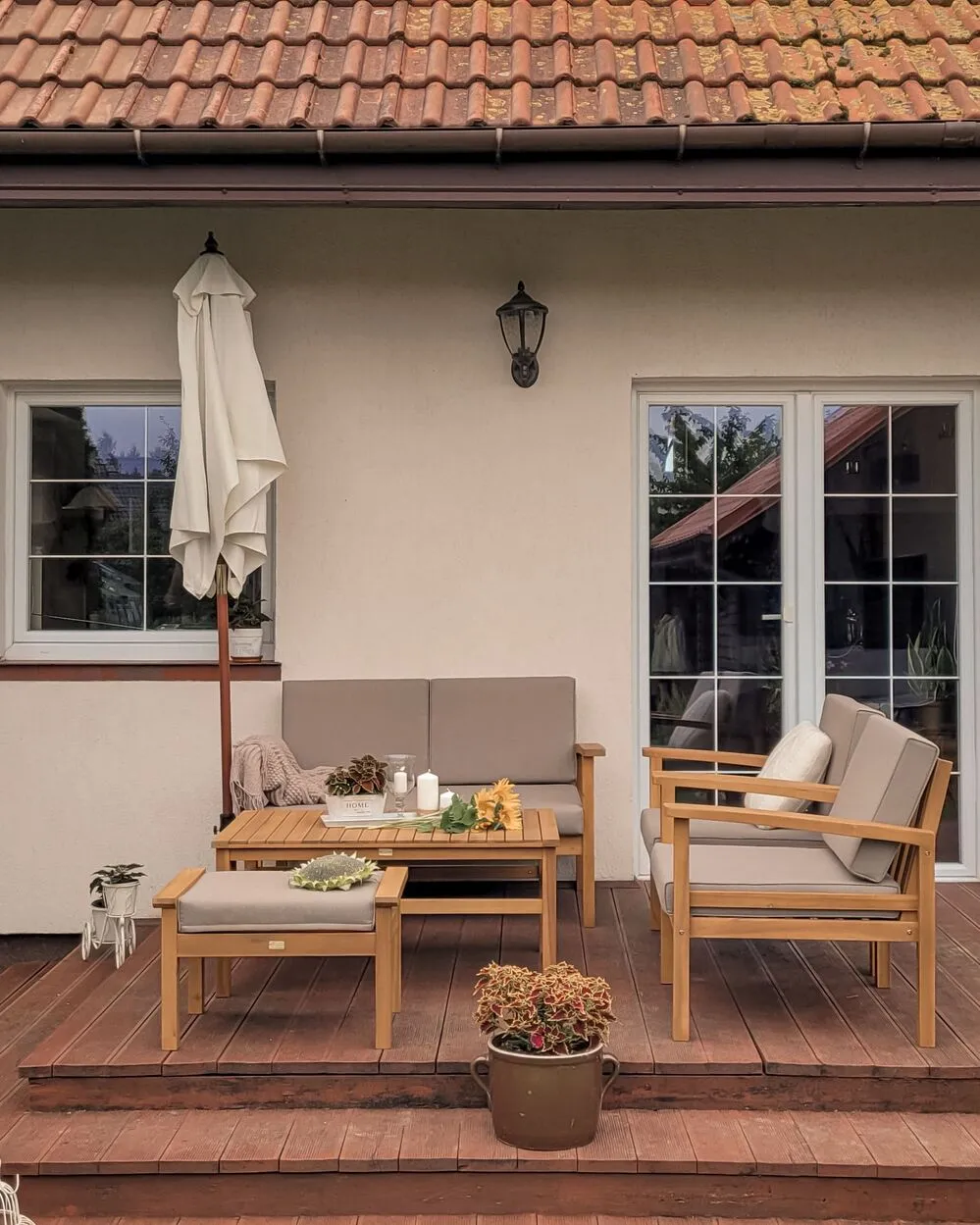 Garden Lounge Set with Table and Ottoman 4 Seater MANILA Acacia Wood Light Brown