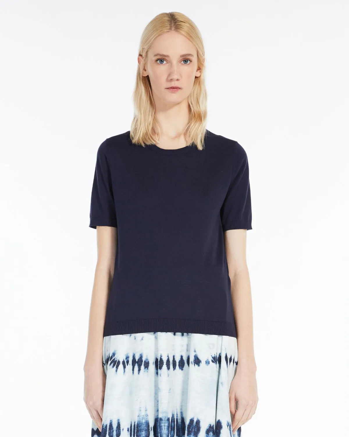Maglia blu a mezze maniche in misto cotone e seta con scollo a giro