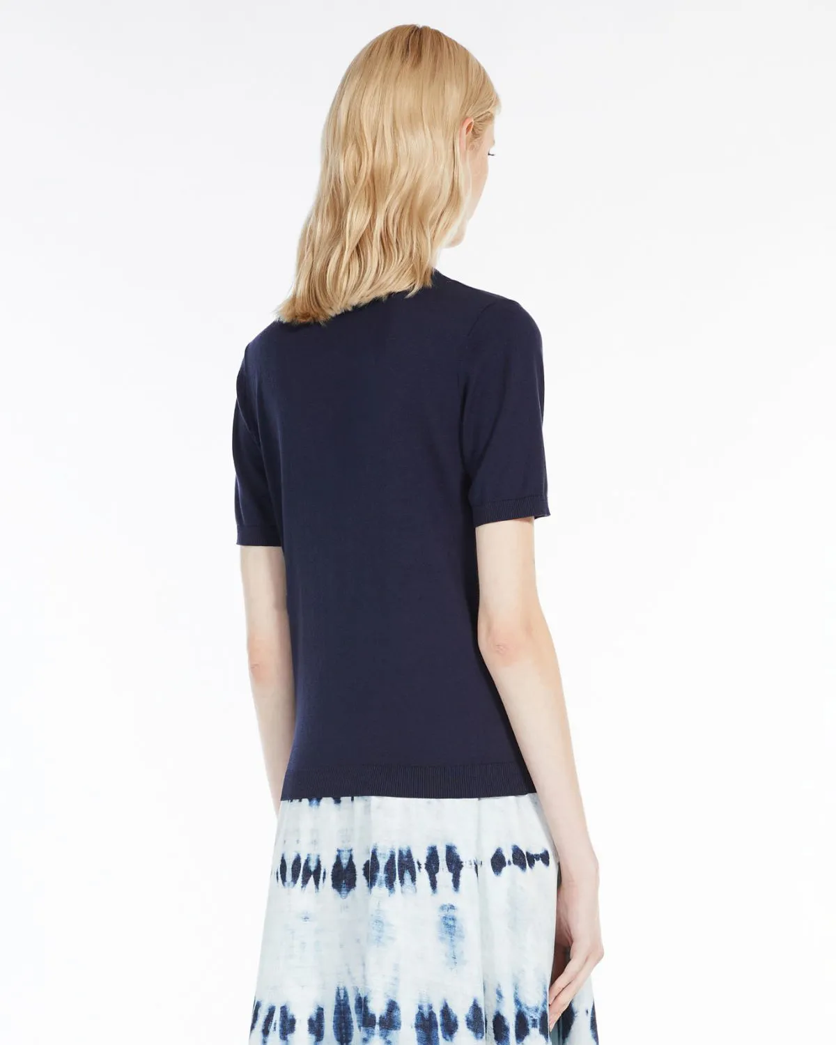 Maglia blu a mezze maniche in misto cotone e seta con scollo a giro
