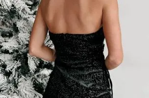 Miniabito attillato con paillettes, nero