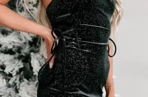 Miniabito attillato con paillettes, nero