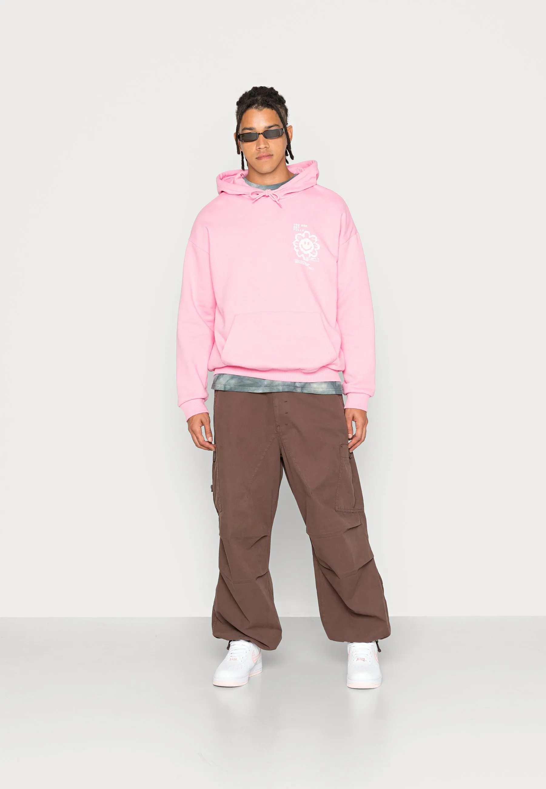 OVERSIZED PARACHUTE PANTS - Pantaloni cargo