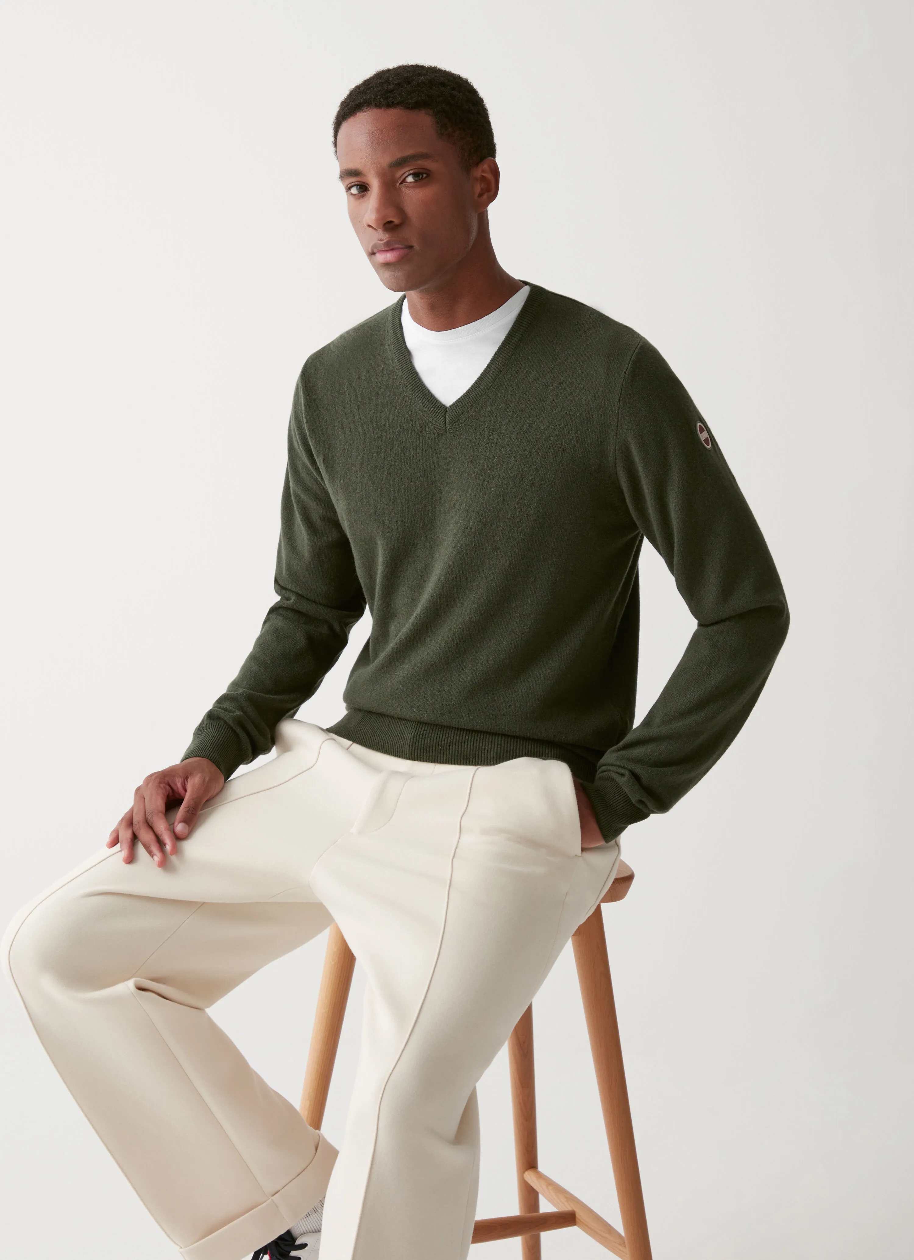 Wool and cashmere V-neck pullover