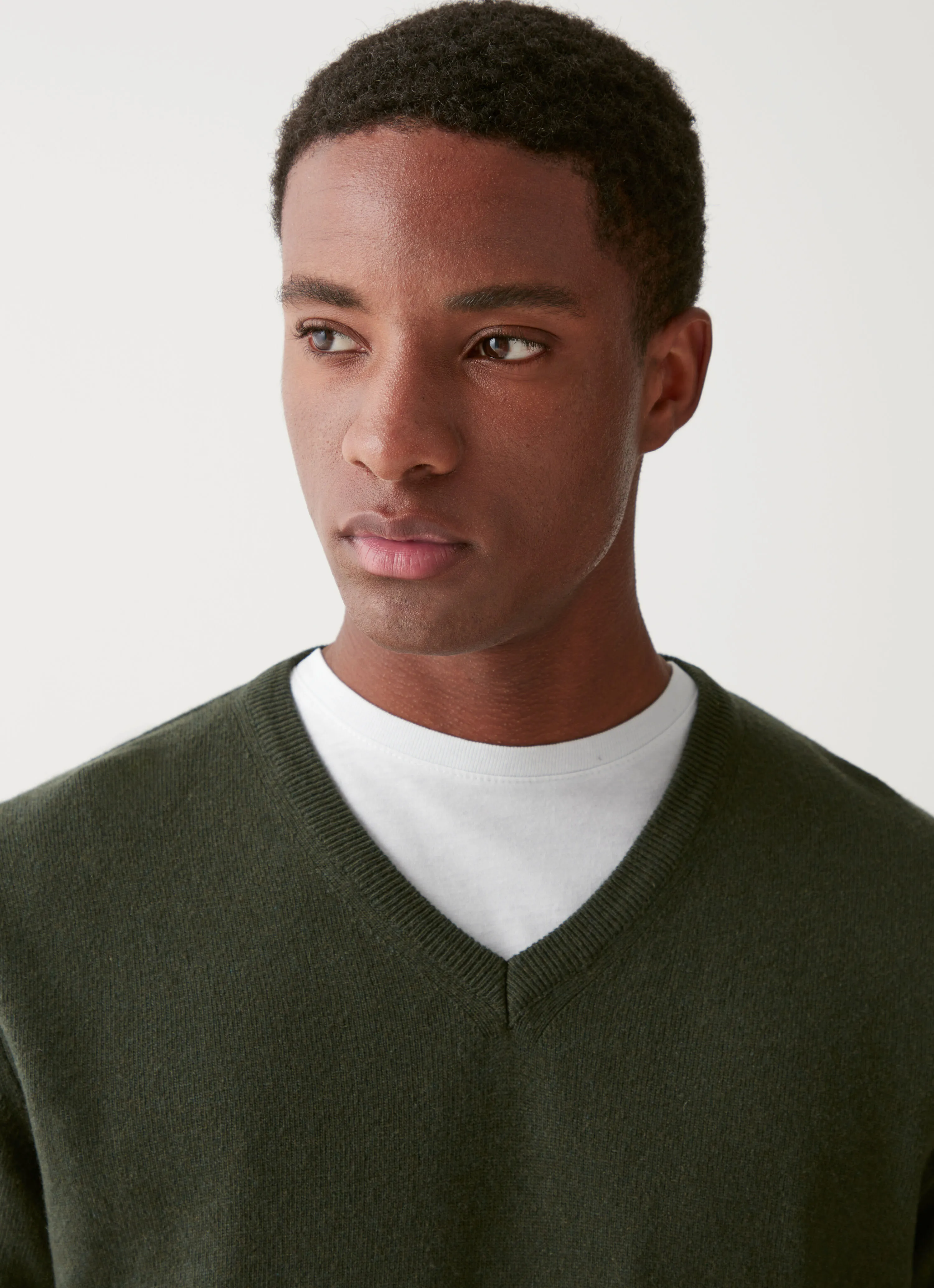 Wool and cashmere V-neck pullover